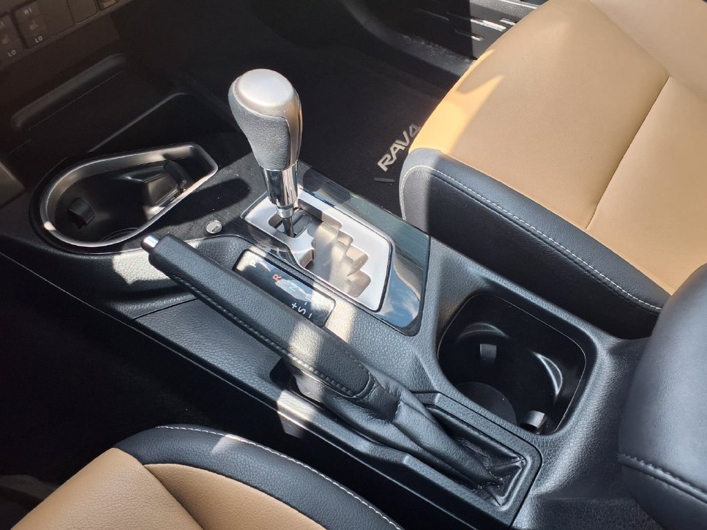 Used 2018 Toyota RAV4 Limited FWD image 21