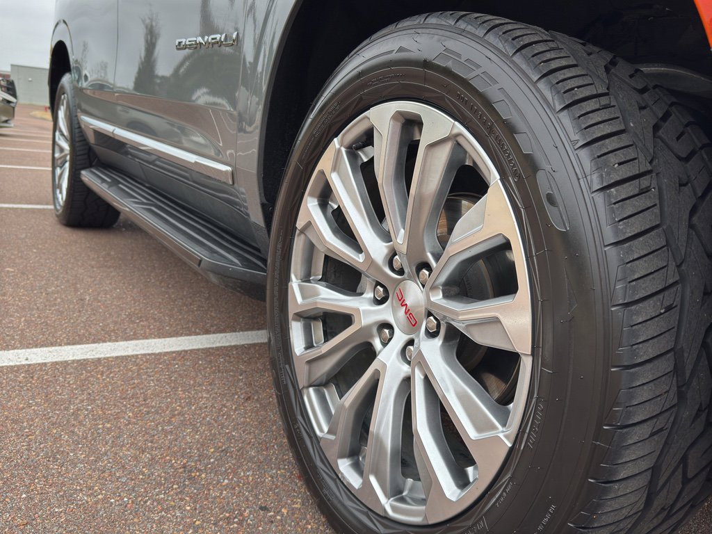 Used 2023 GMC Yukon Denali image 9