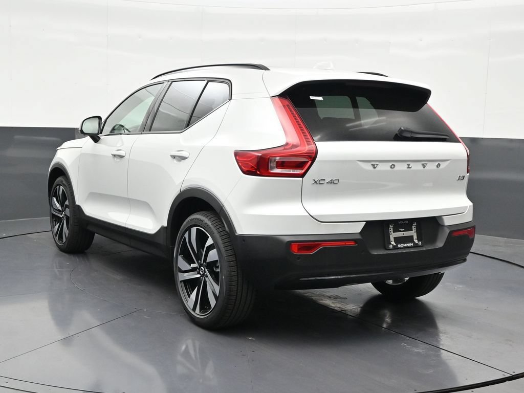New 2026 Volvo XC40 B5 Plus w/ Climate Package AWD/4WD image 3