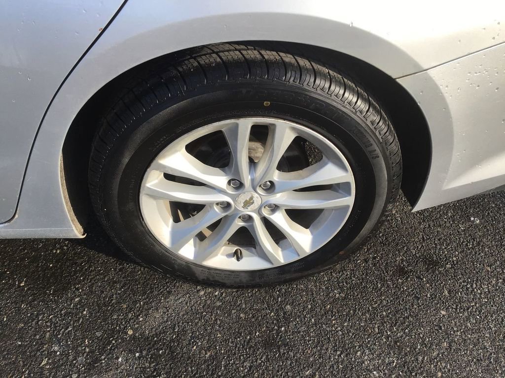 Used 2016 Chevrolet Malibu LT image 10