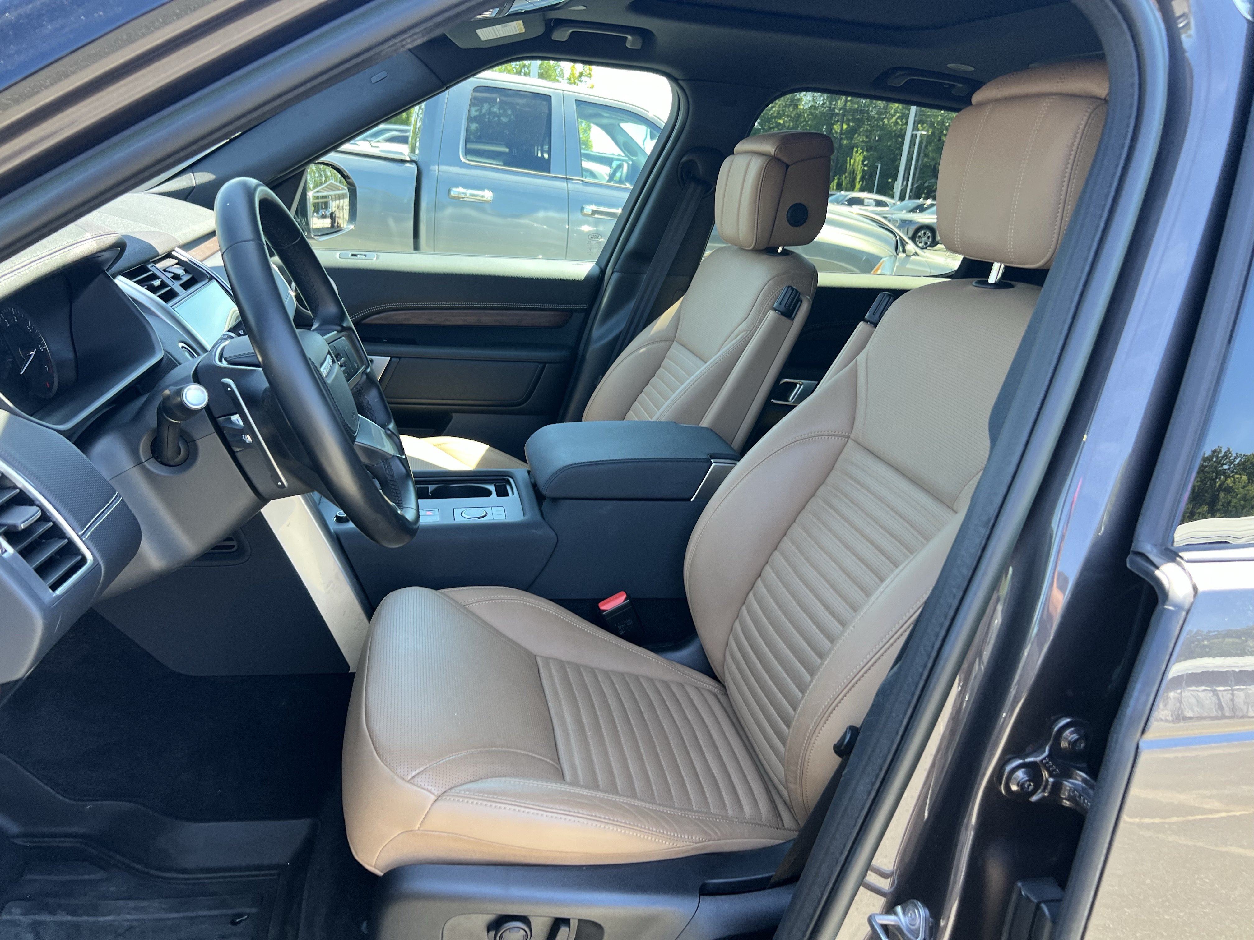 Certified 2023 Land Rover Discovery Metropolitan Edition AWD/4WD image 18