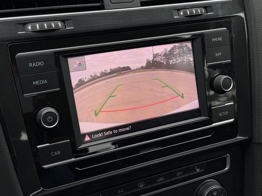 Used 2019 Volkswagen Golf Alltrack S image 21