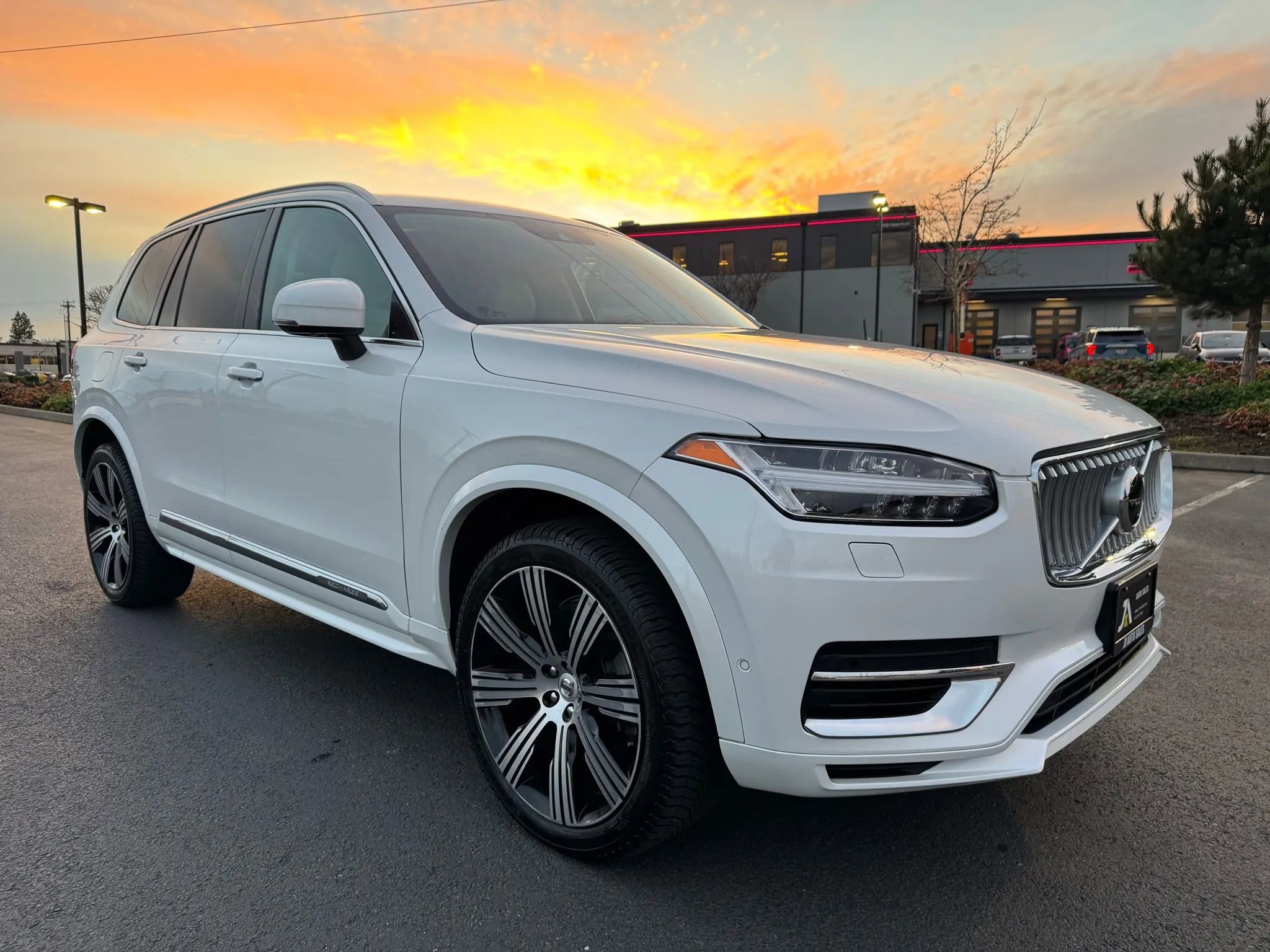 Used 2022 Volvo XC90 T8 Inscription w/ Advanced Package image 2