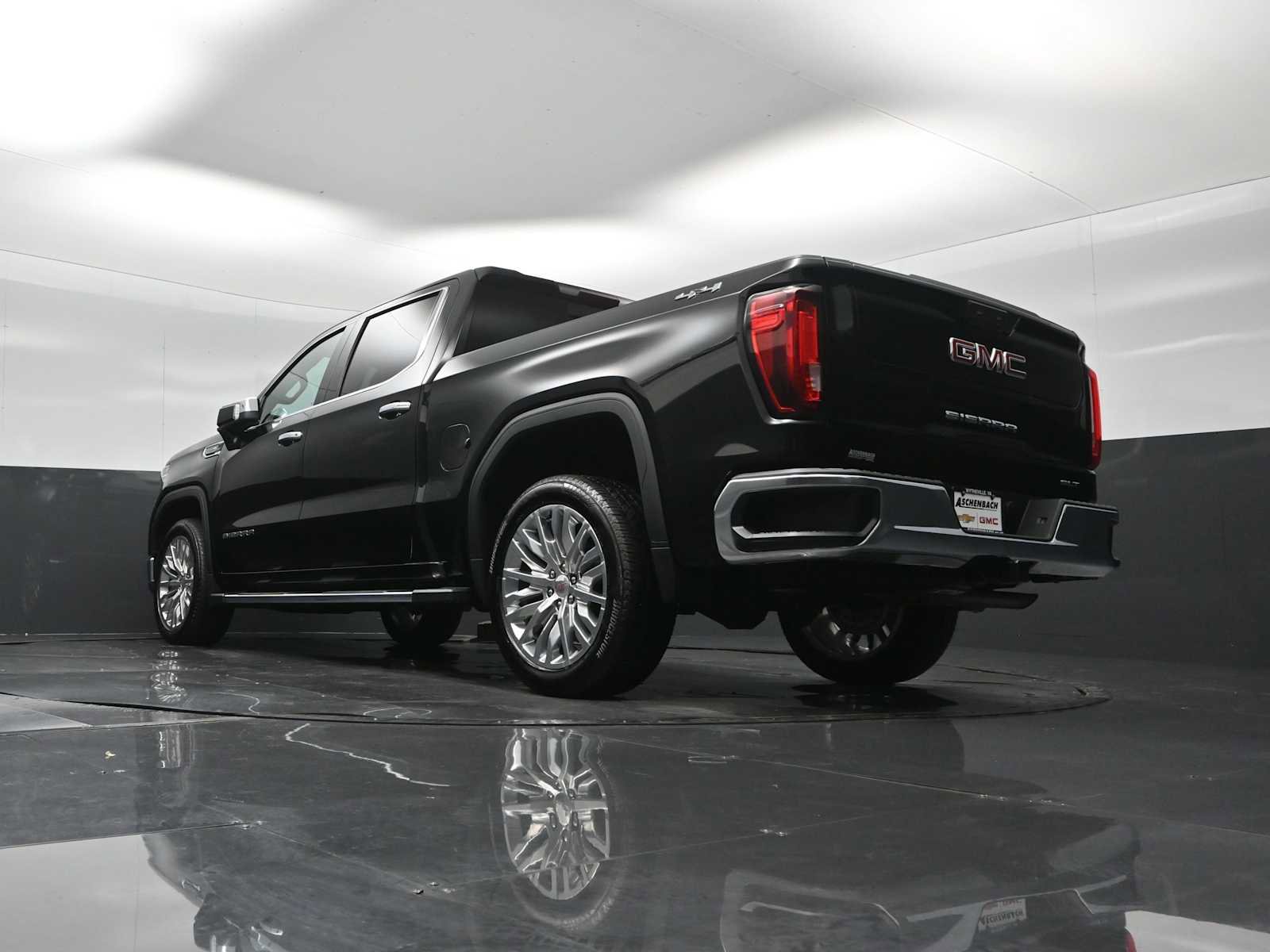 Used 2024 GMC Sierra 1500 SLT w/ SLT Convenience Package AWD/4WD image 21