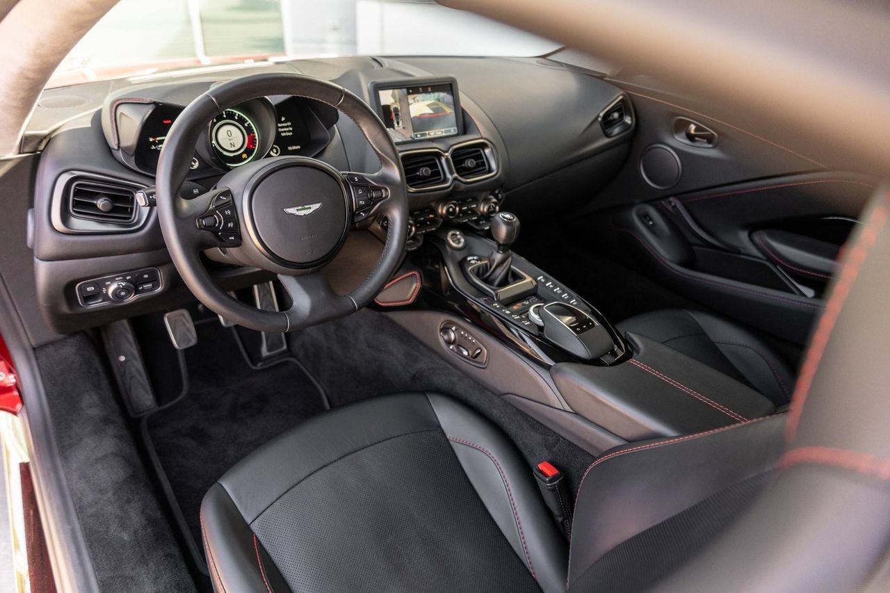 Used 2021 Aston Martin V8 Vantage Coupe RWD image 16