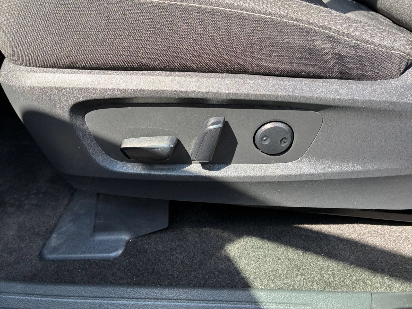 Used 2025 Nissan Pathfinder SV AWD/4WD image 21