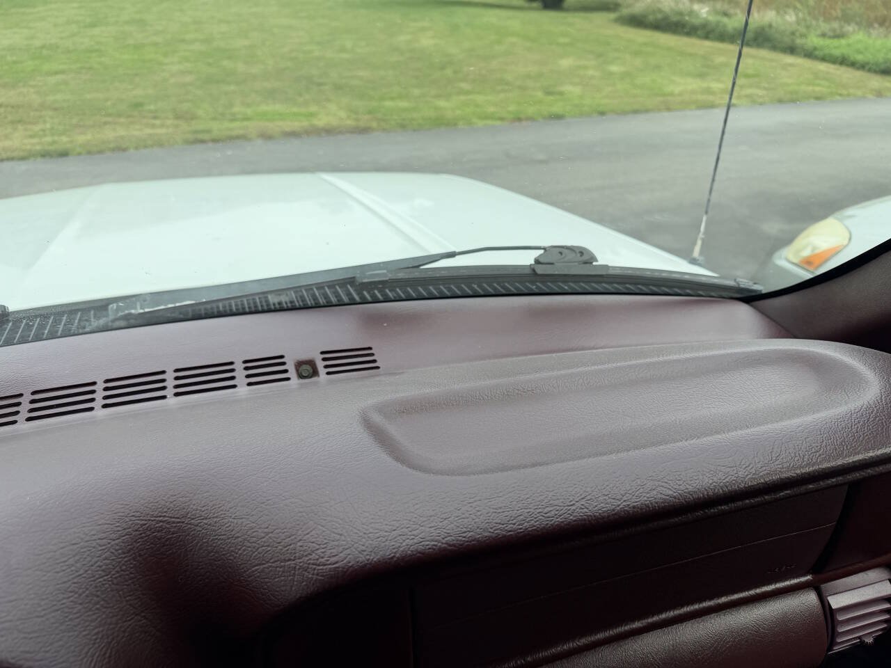 Used 1999 GMC Suburban 4WD w/ Marketing Opt Pkg 2 image 30