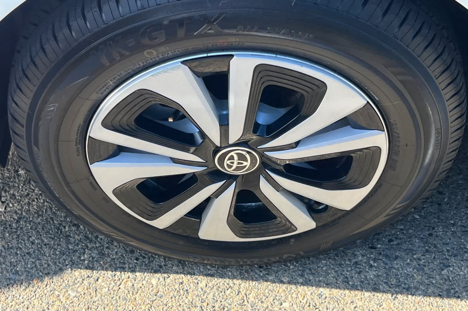 Used 2017 Toyota Prius Prime Advanced FWD image 10