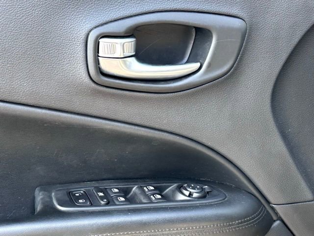 Used 2020 Jeep Compass Latitude image 16