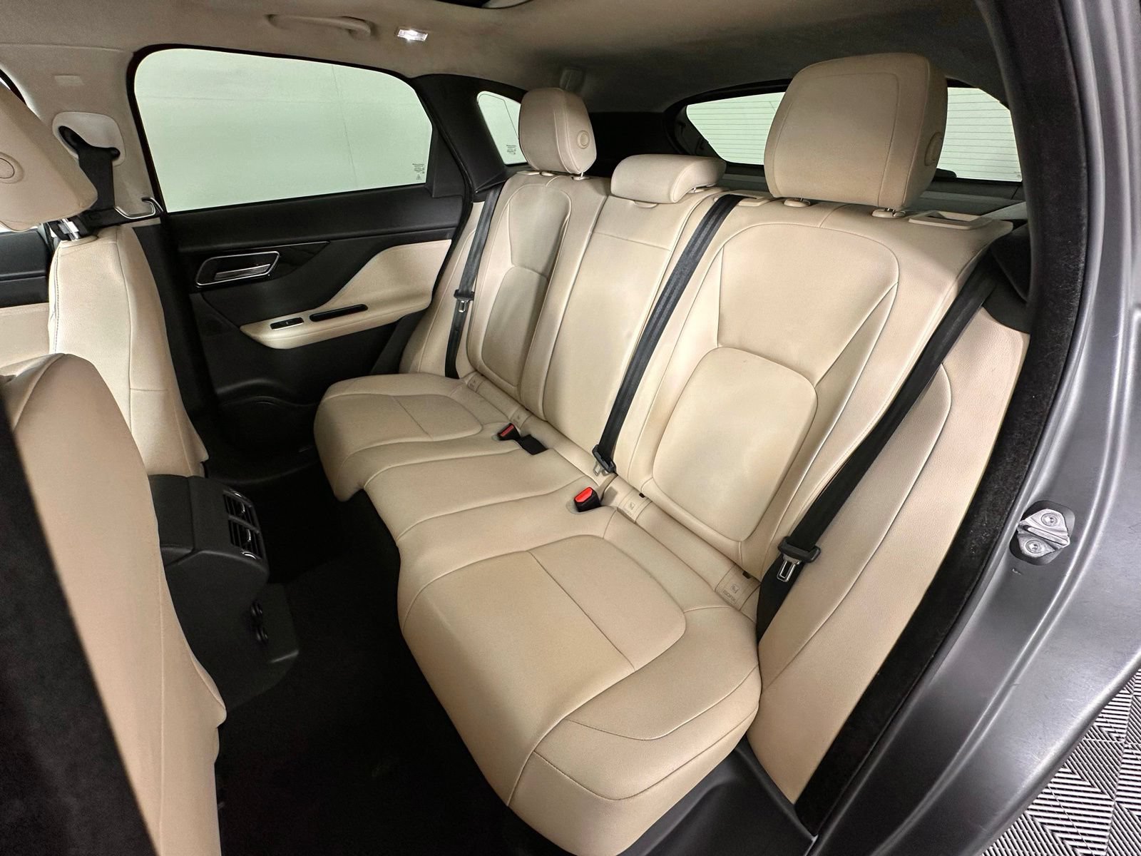 Used 2020 Jaguar F-PACE Premium AWD/4WD image 32