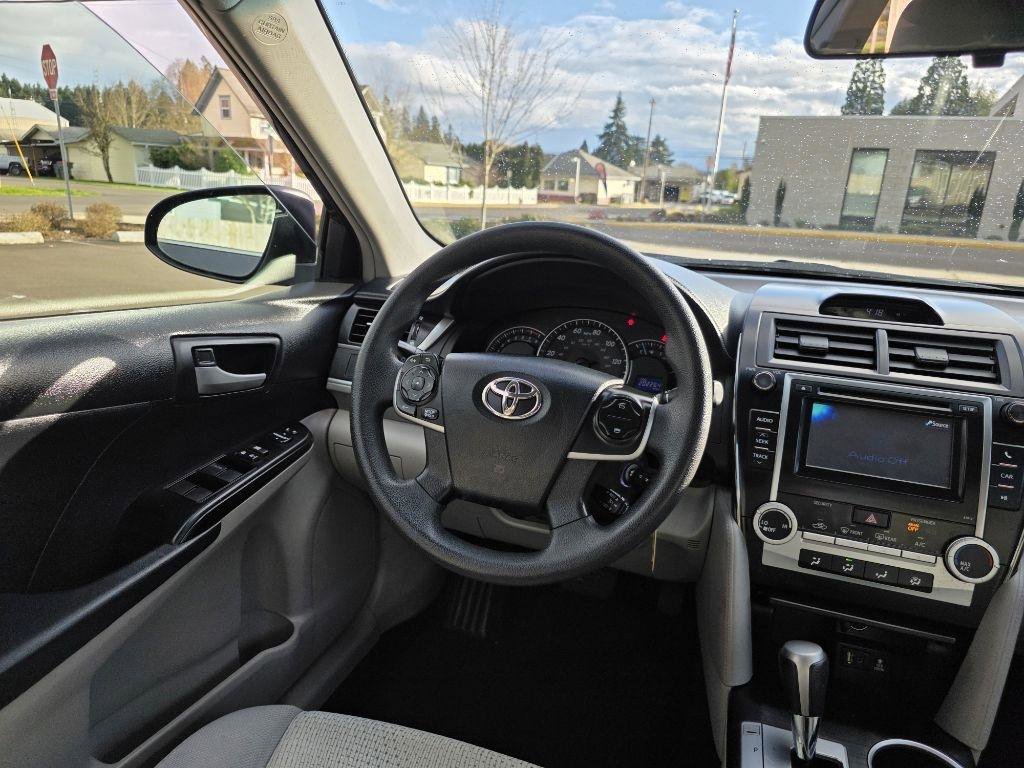 Used 2012 Toyota Camry LE image 12