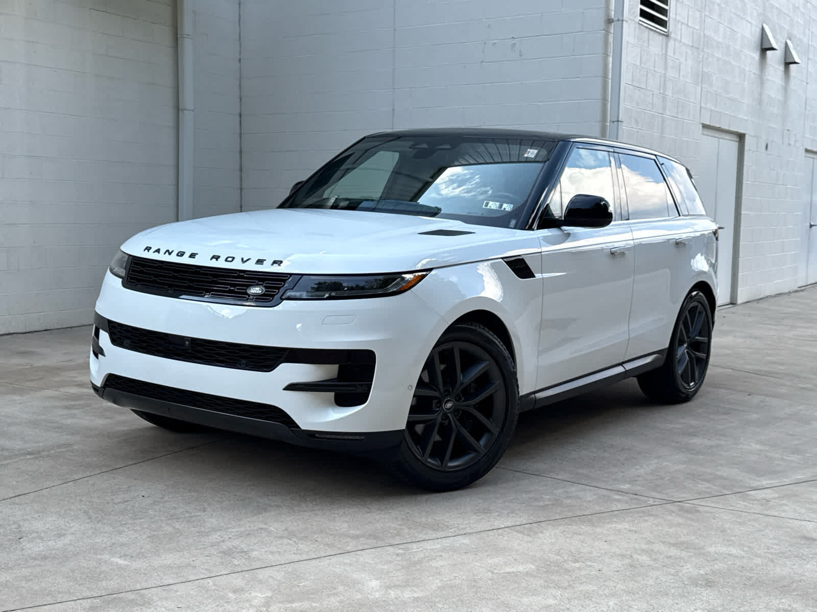 Certified 2024 Land Rover Range Rover Sport SE AWD/4WD image 1