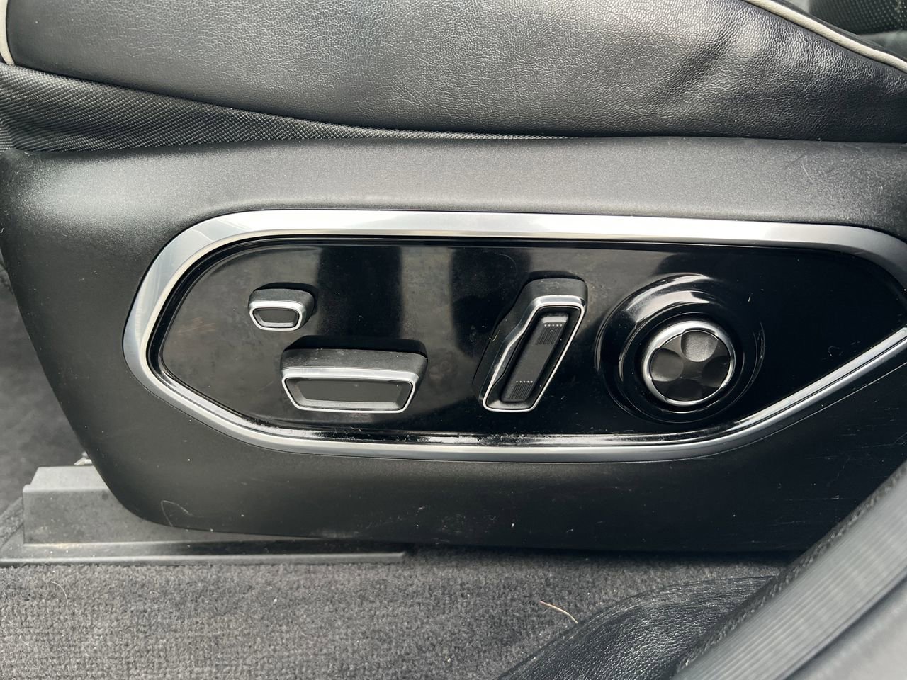 Used 2022 Jeep Grand Cherokee Summit w/ Adv Protech Group IV image 27