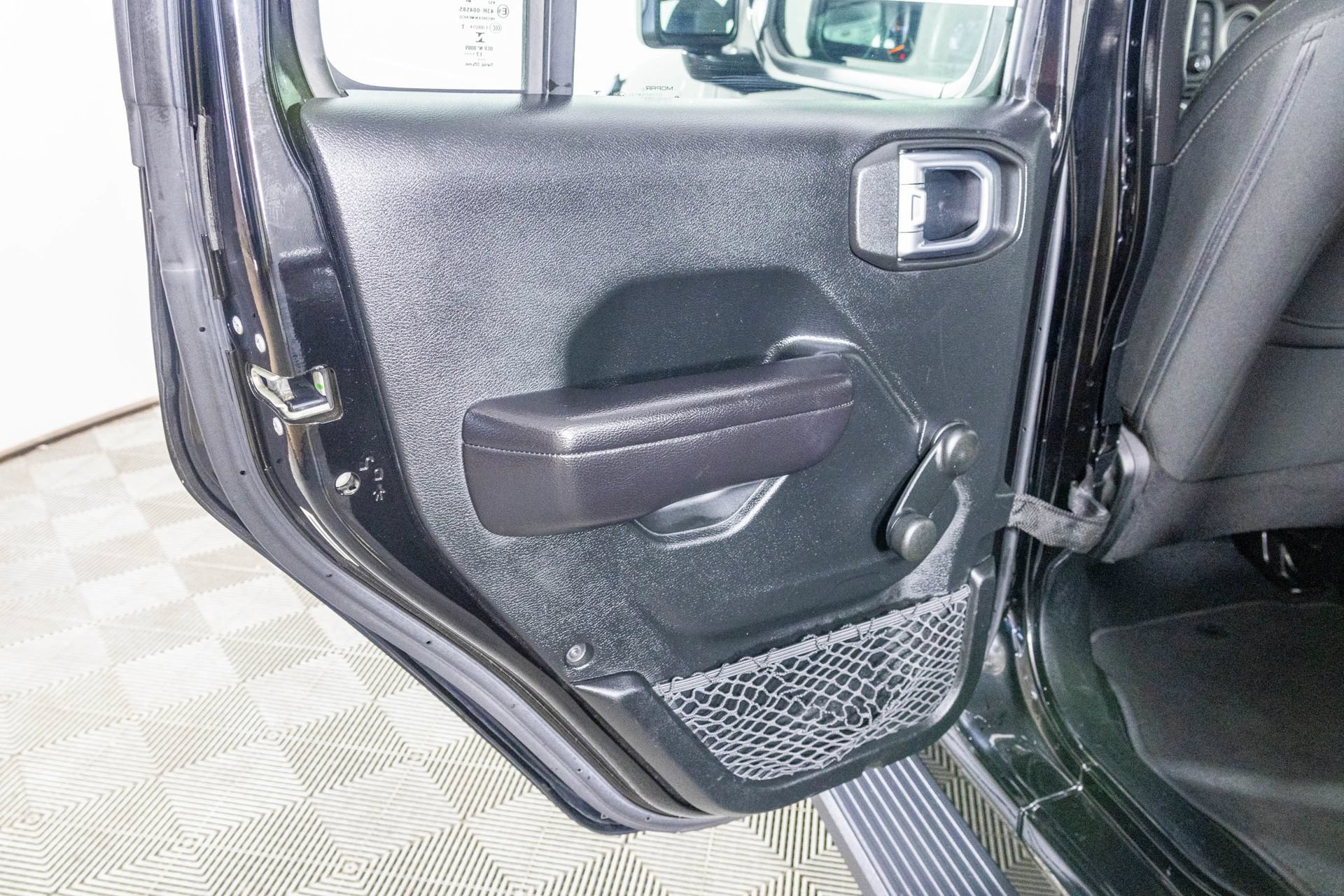 Used 2018 Jeep Wrangler Unlimited Sport AWD/4WD image 32