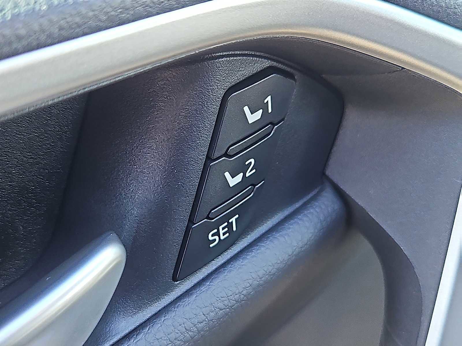 Used 2025 Toyota RAV4 XSE w/ Advanced Technology Package image 19