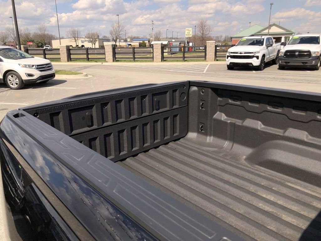 Used 2024 GMC Canyon AT4X image 9