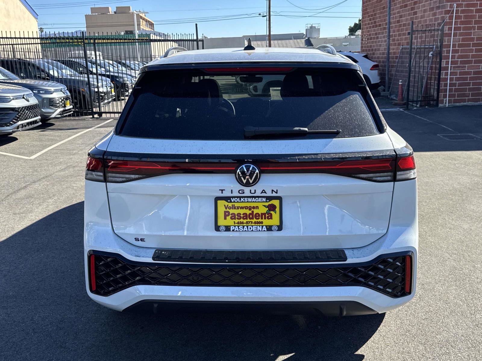 New 2026 Volkswagen Tiguan SE R-Line FWD image 4