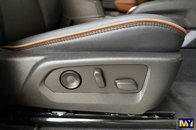 Certified 2024 GMC Canyon AT4 w/ AT4 Premium Package AWD/4WD image 21