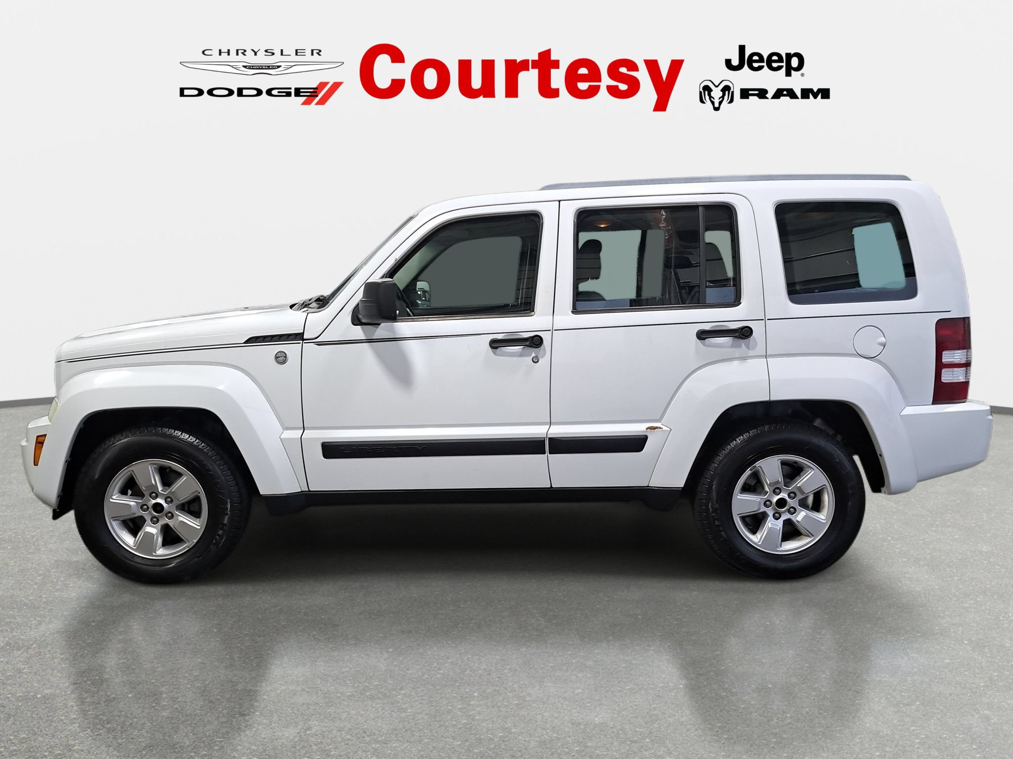 Used 2011 Jeep Liberty Sport AWD/4WD image 6