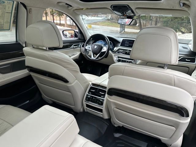 Used 2018 BMW 750i xDrive image 21