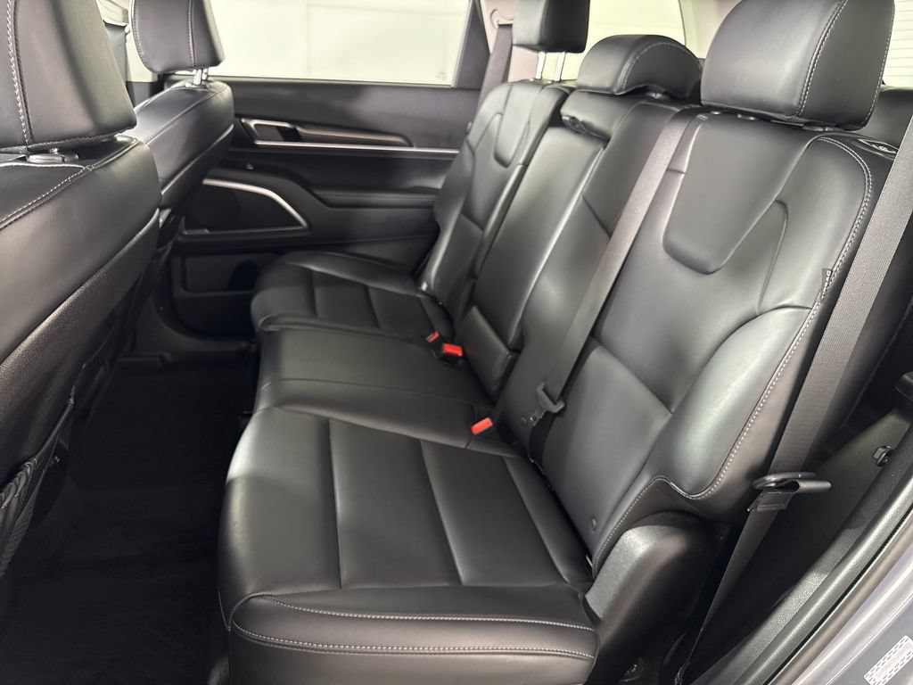 Used 2025 Kia Telluride LX FWD image 13