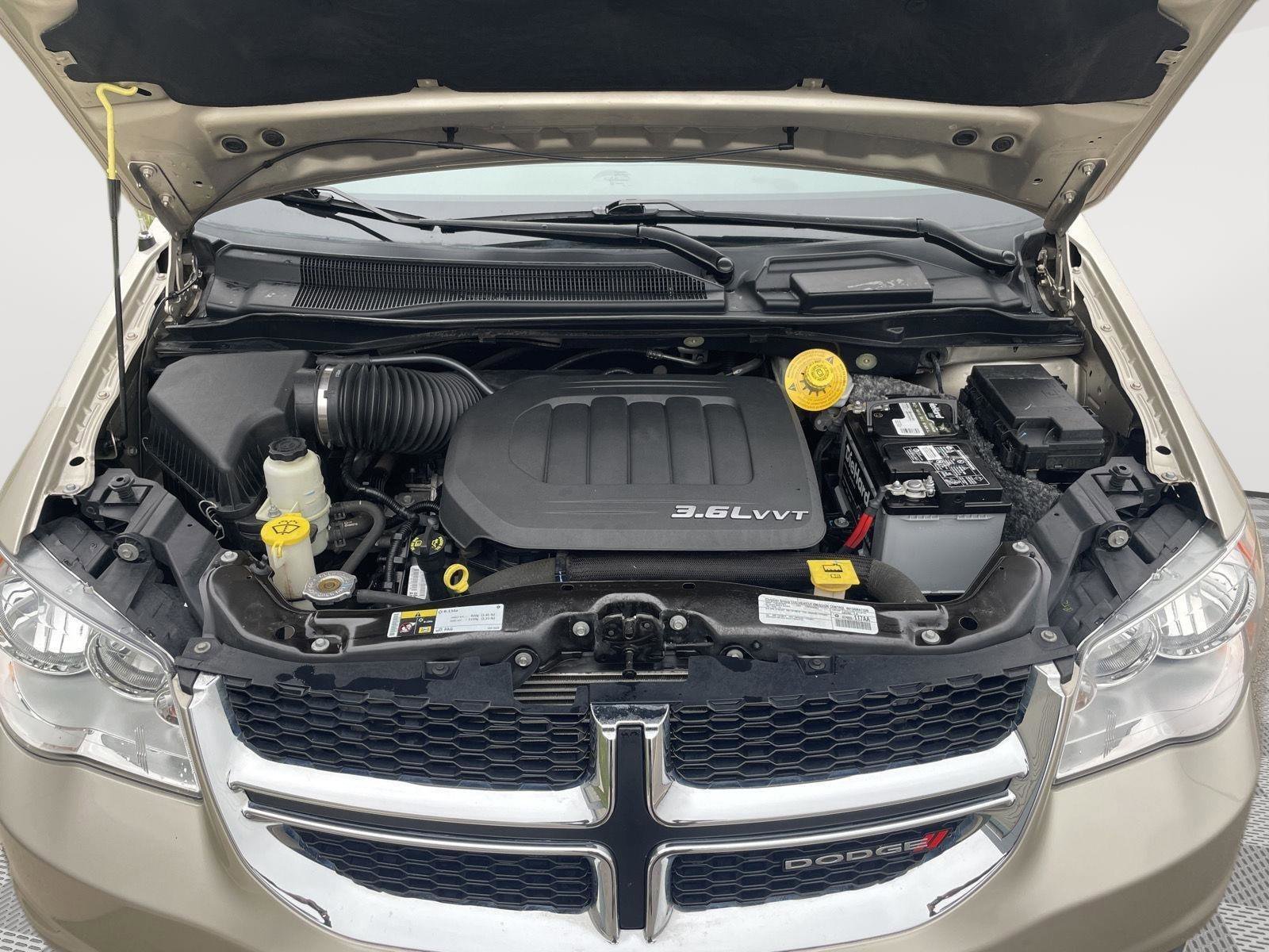 Used 2015 Dodge Grand Caravan American Value Package FWD image 9