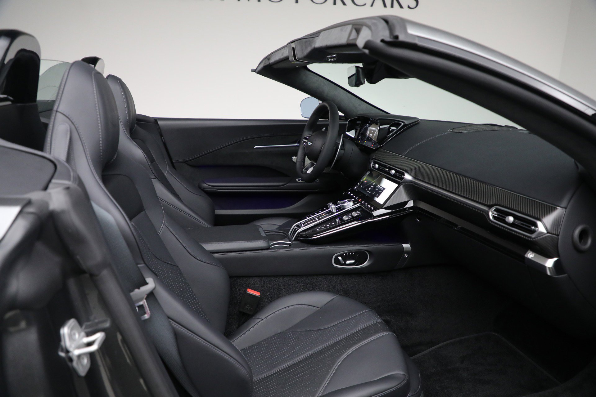 New 2026 Aston Martin V8 Vantage Roadster image 31