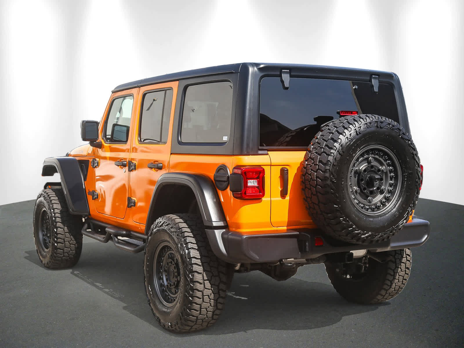 Used 2025 Jeep Wrangler Unlimited Rubicon w/ Convenience Group image 4