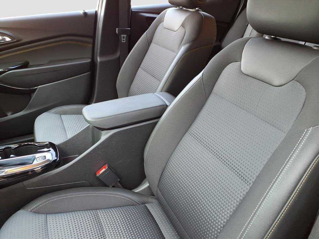 Certified 2025 Chevrolet Trax LT image 12