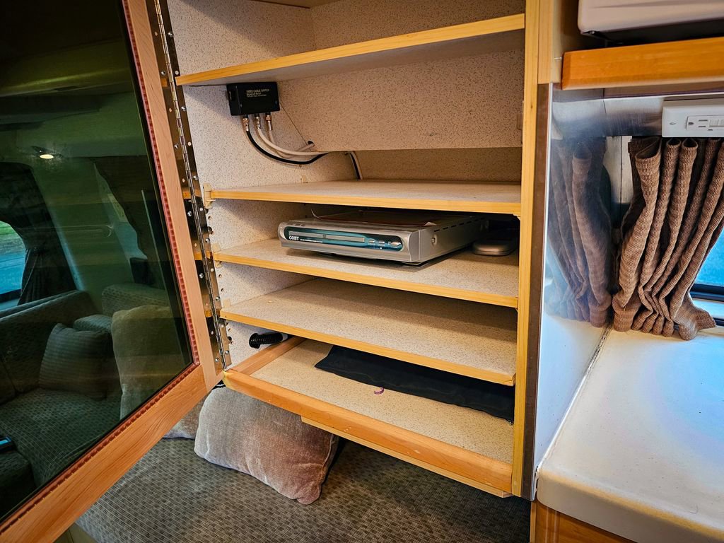 Used 2006 Chevrolet Express 3500 Extended w/ Power and Light Package image 37