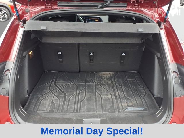 Used 2025 Chevrolet Trax RS FWD image 11