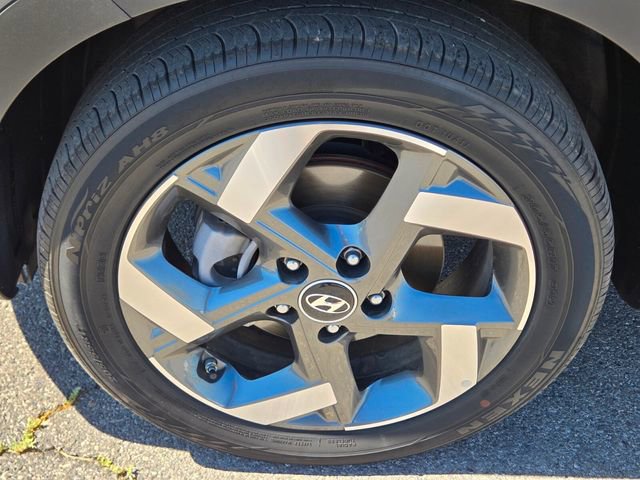 Used 2025 Hyundai Venue SEL FWD image 12