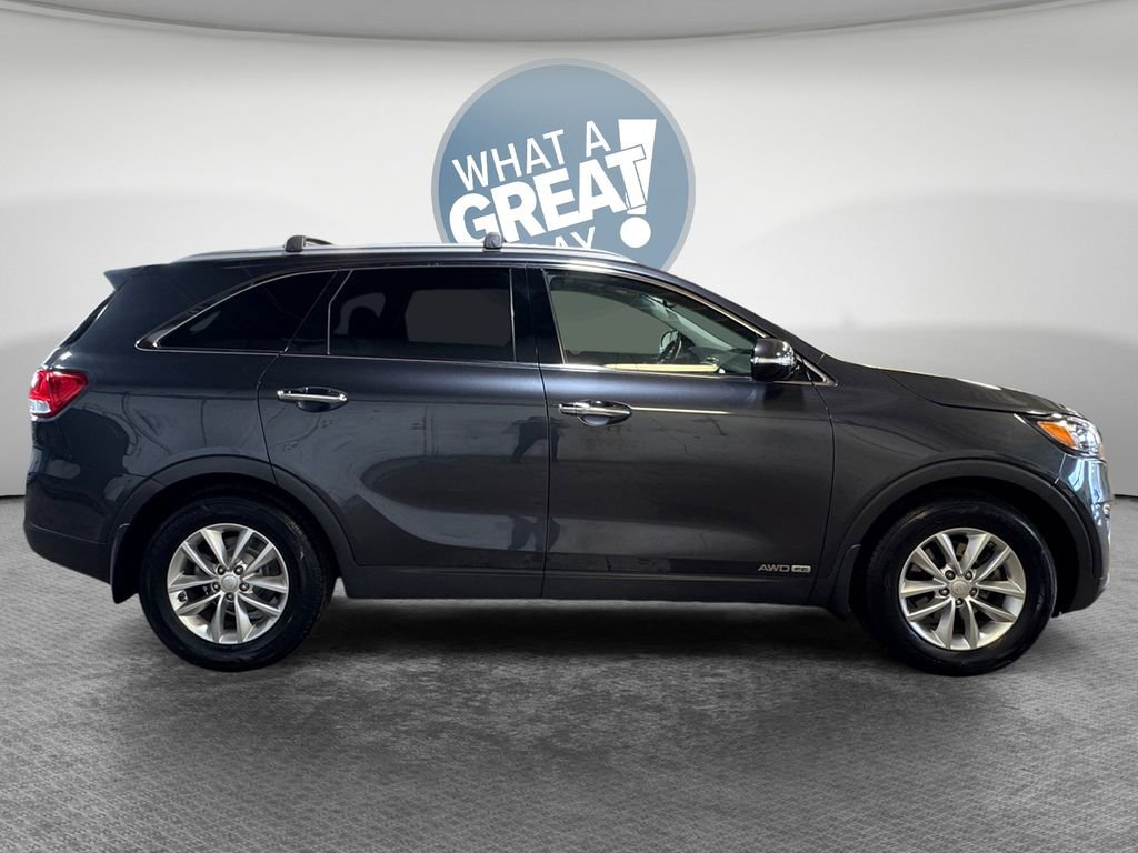 Used 2016 Kia Sorento LX w/ LX Convenience Package image 2