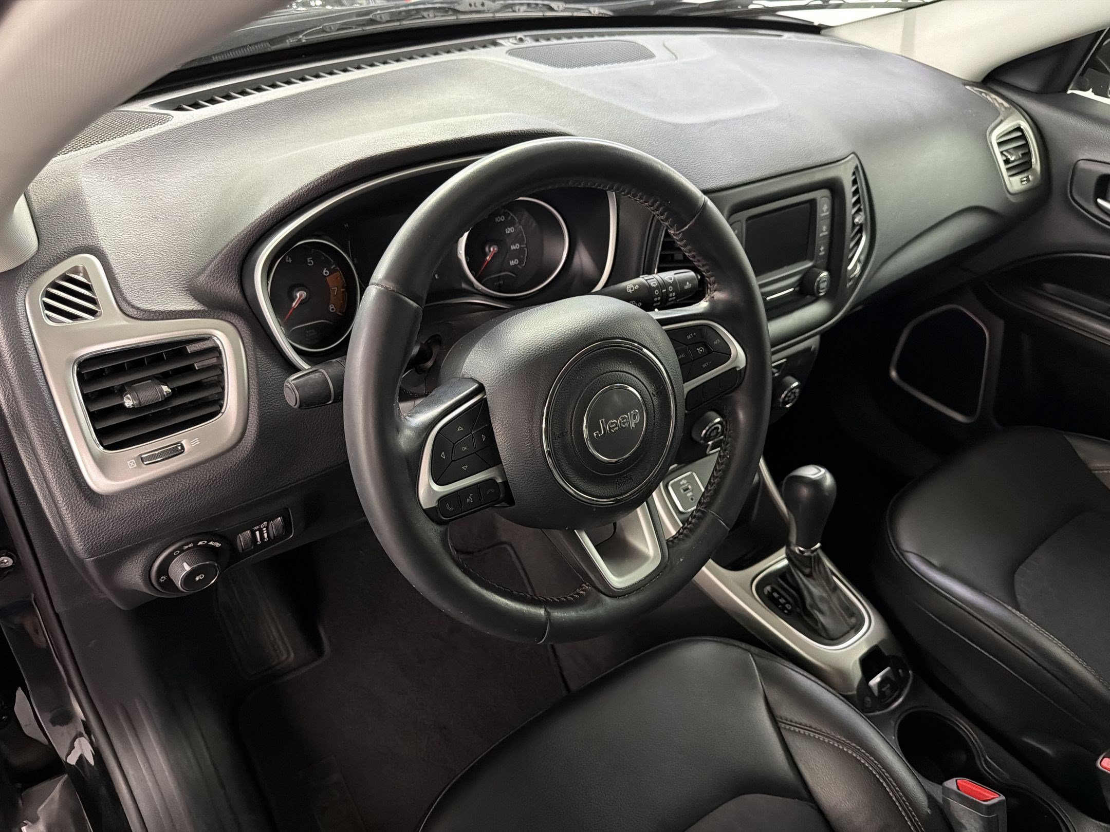 Used 2017 Jeep Compass Latitude w/ Safe & Security Group FWD image 4
