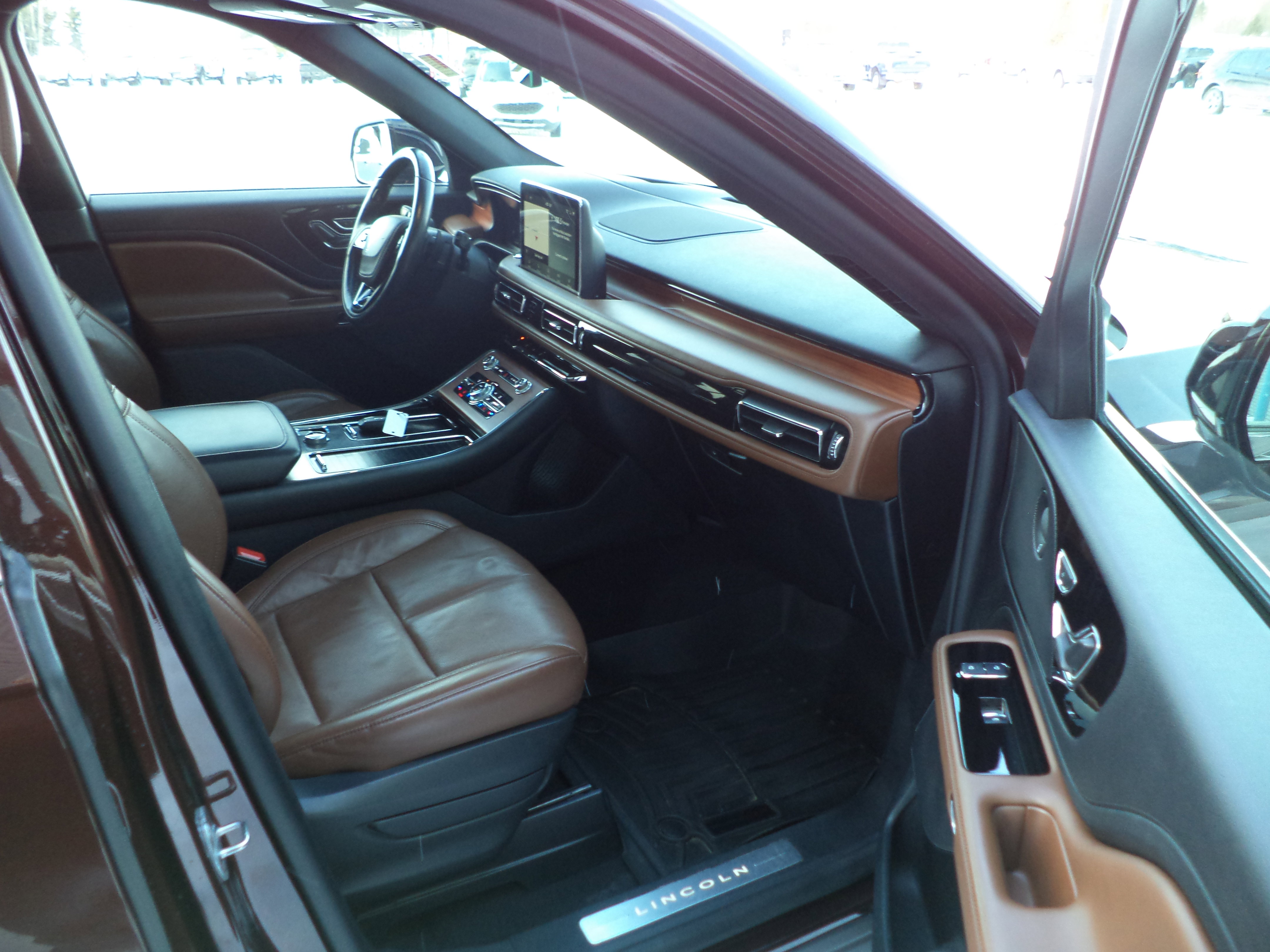 Used 2020 Lincoln Aviator Reserve w/ Equipment Group 201A image 8