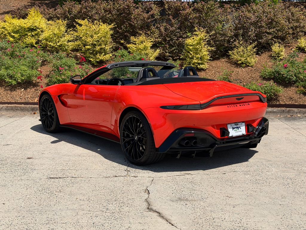 Used 2023 Aston Martin V8 Vantage Roadster RWD image 2