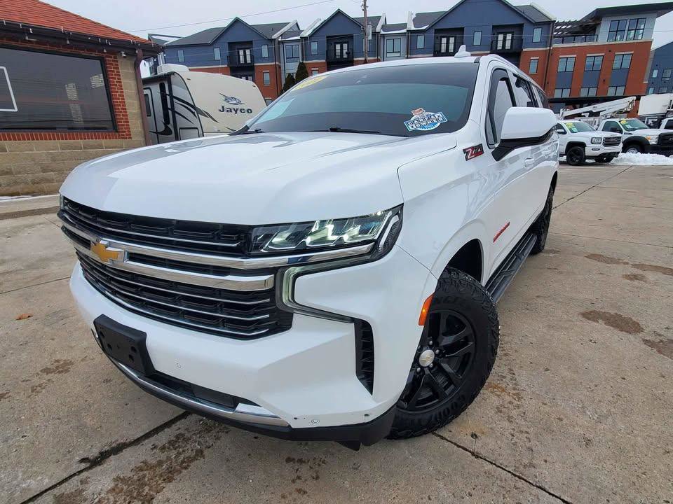 Used 2022 Chevrolet Suburban LT image 3