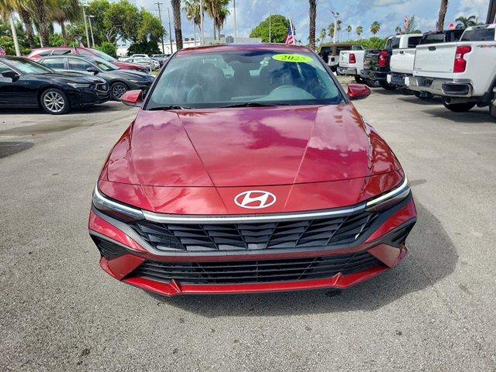 Certified 2025 Hyundai Elantra SE w/ Cargo Package FWD image 2