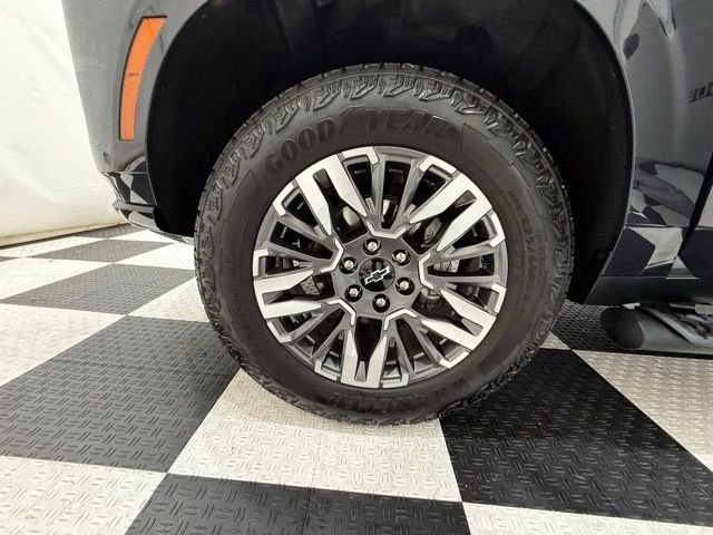 Used 2025 Chevrolet Tahoe Z71 w/ Z71 Off-Road Package AWD/4WD image 12
