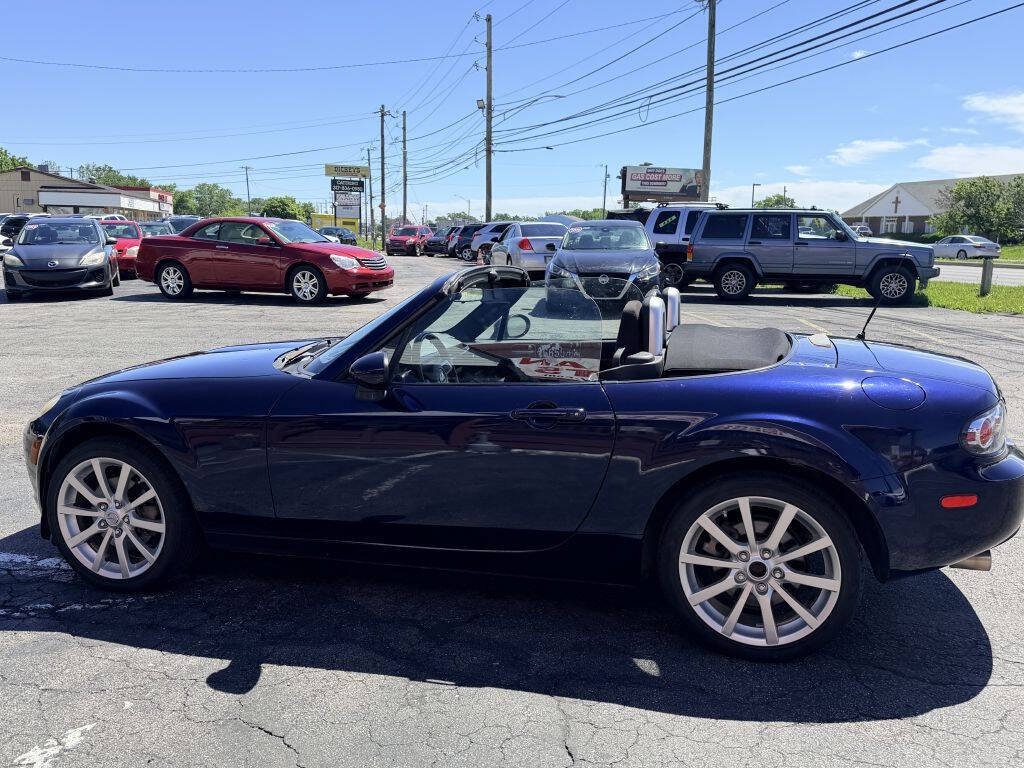 Used 2008 MAZDA MX-5 Miata Grand Touring w/ Premium Pkg RWD image 18