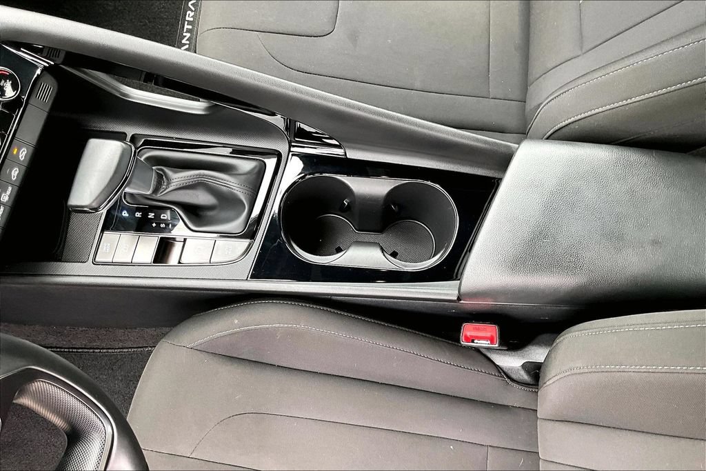 Certified 2025 Hyundai Elantra SEL FWD image 16
