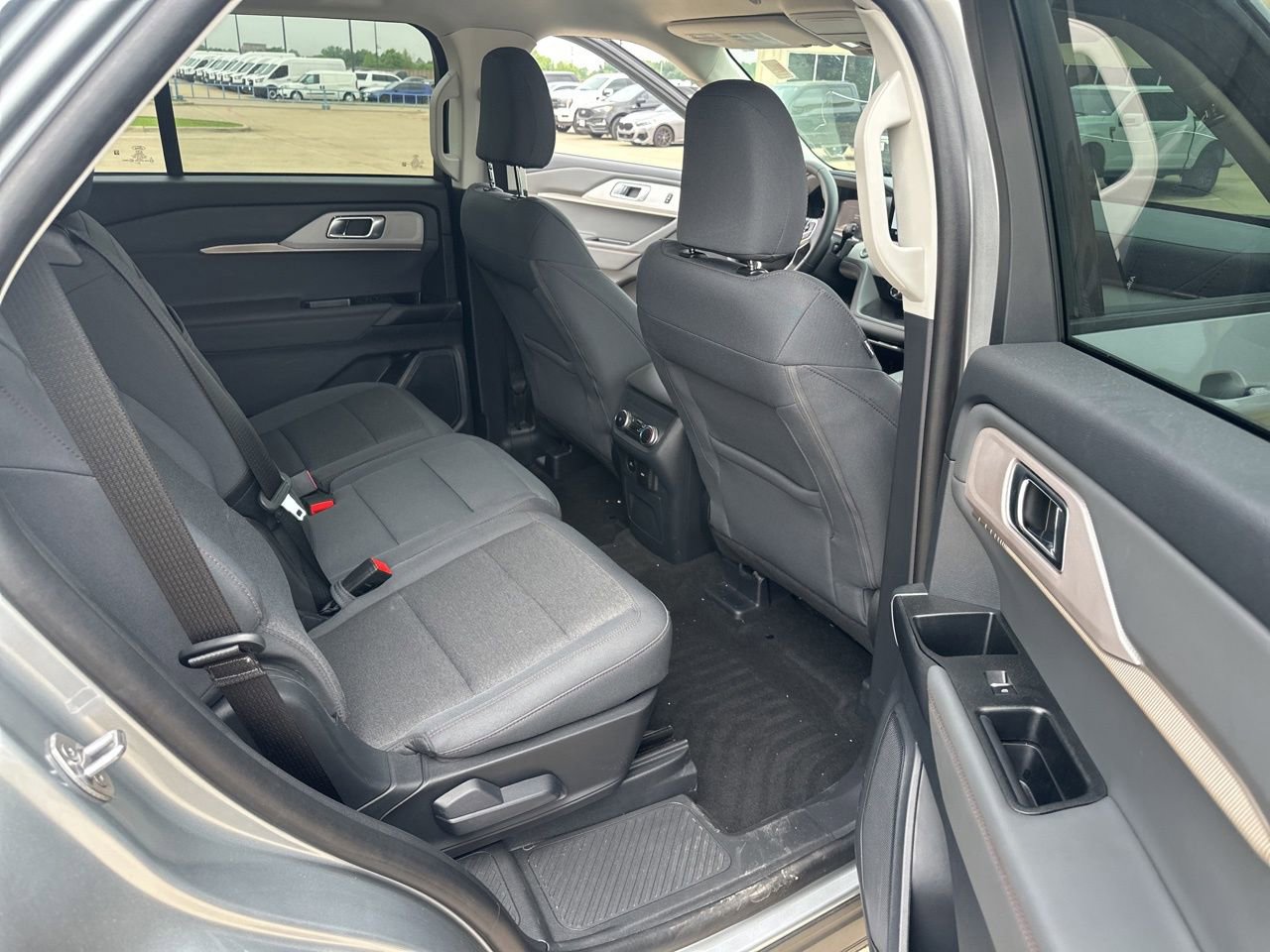Used 2025 Ford Explorer Active RWD image 18