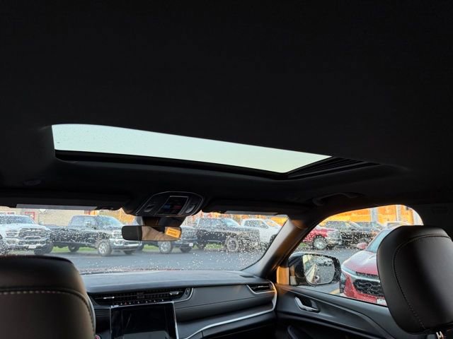 New 2025 Jeep Grand Cherokee Altitude image 14