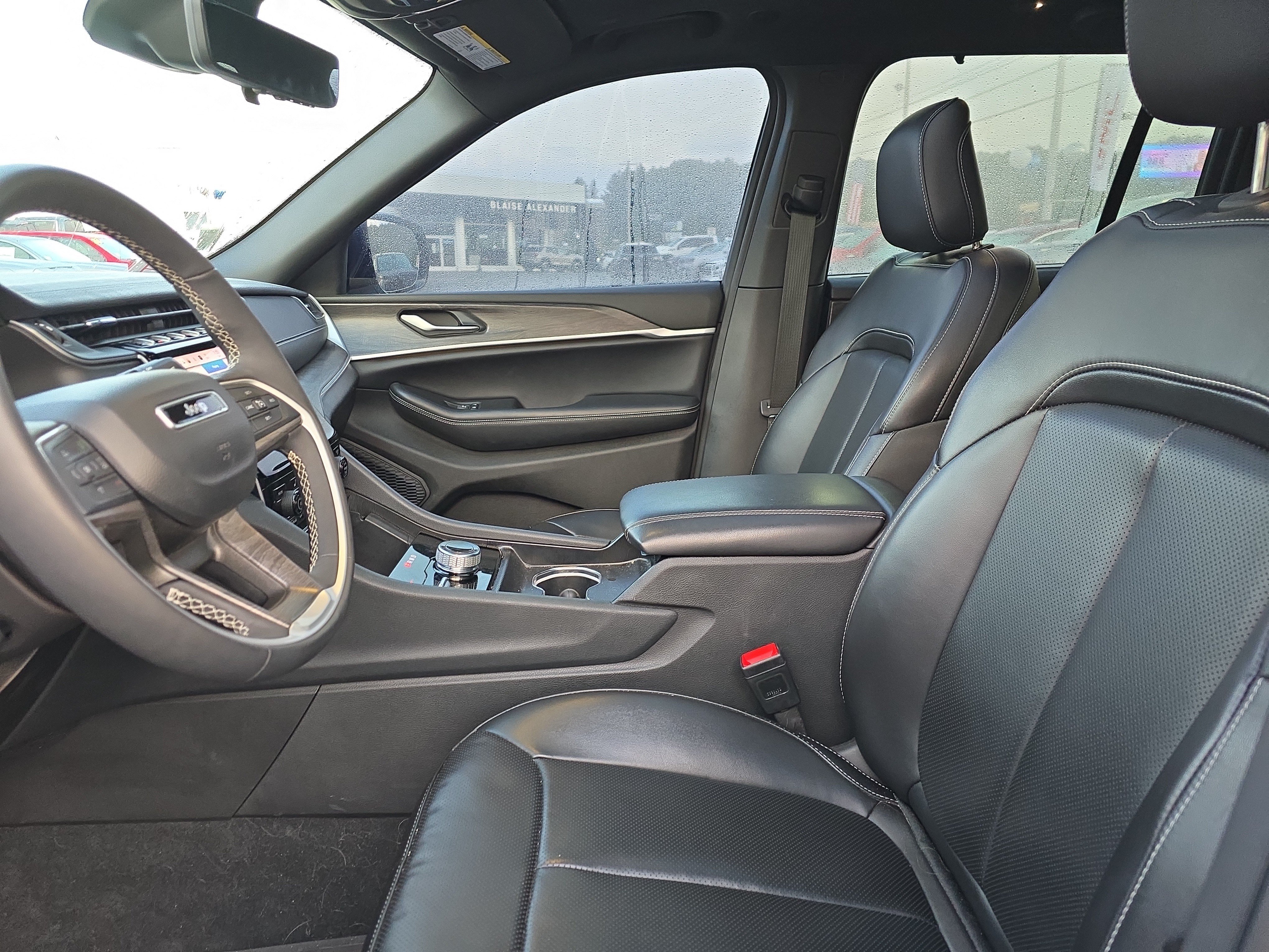 Used 2024 Jeep Grand Cherokee Limited w/ Luxury Tech Group II AWD/4WD image 14