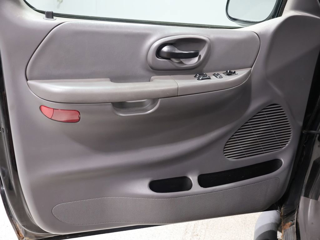 Used 2004 Ford F150 XLT image 16