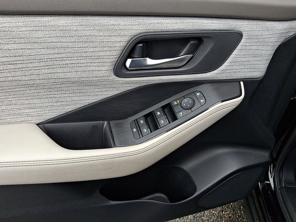 Used 2023 Nissan Rogue SV image 13