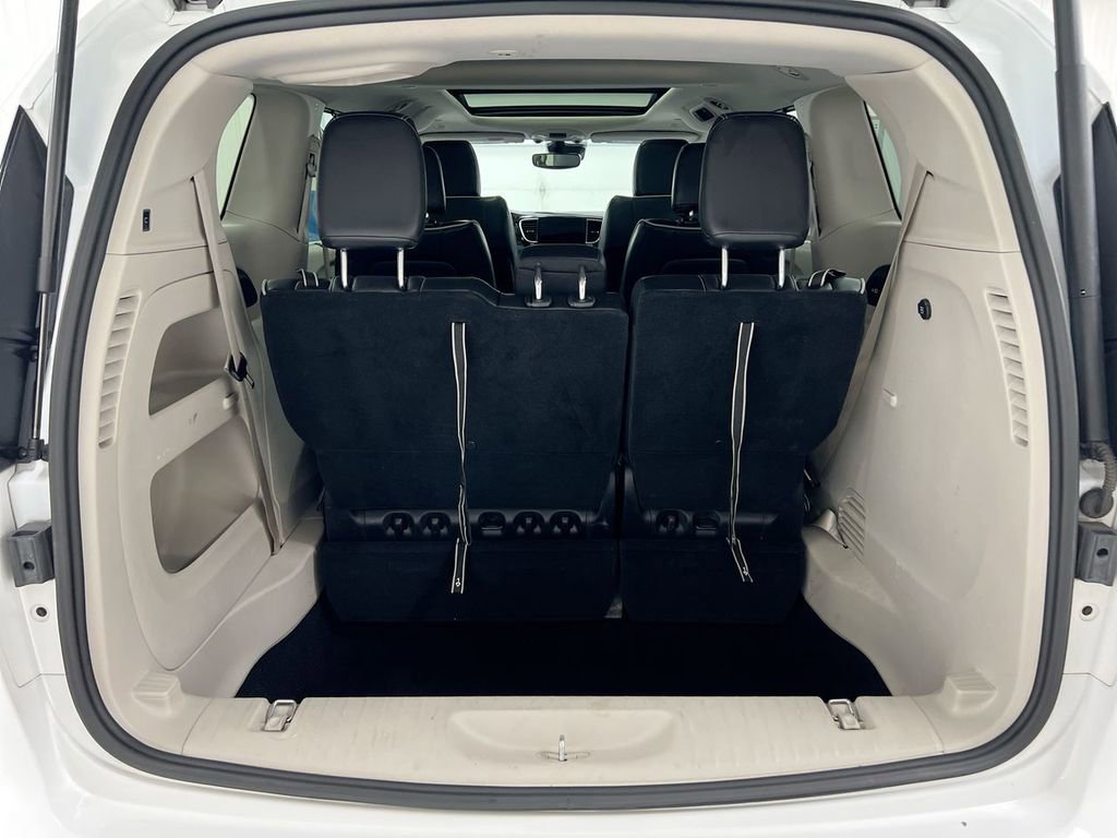 Used 2023 Chrysler Pacifica Limited FWD image 26