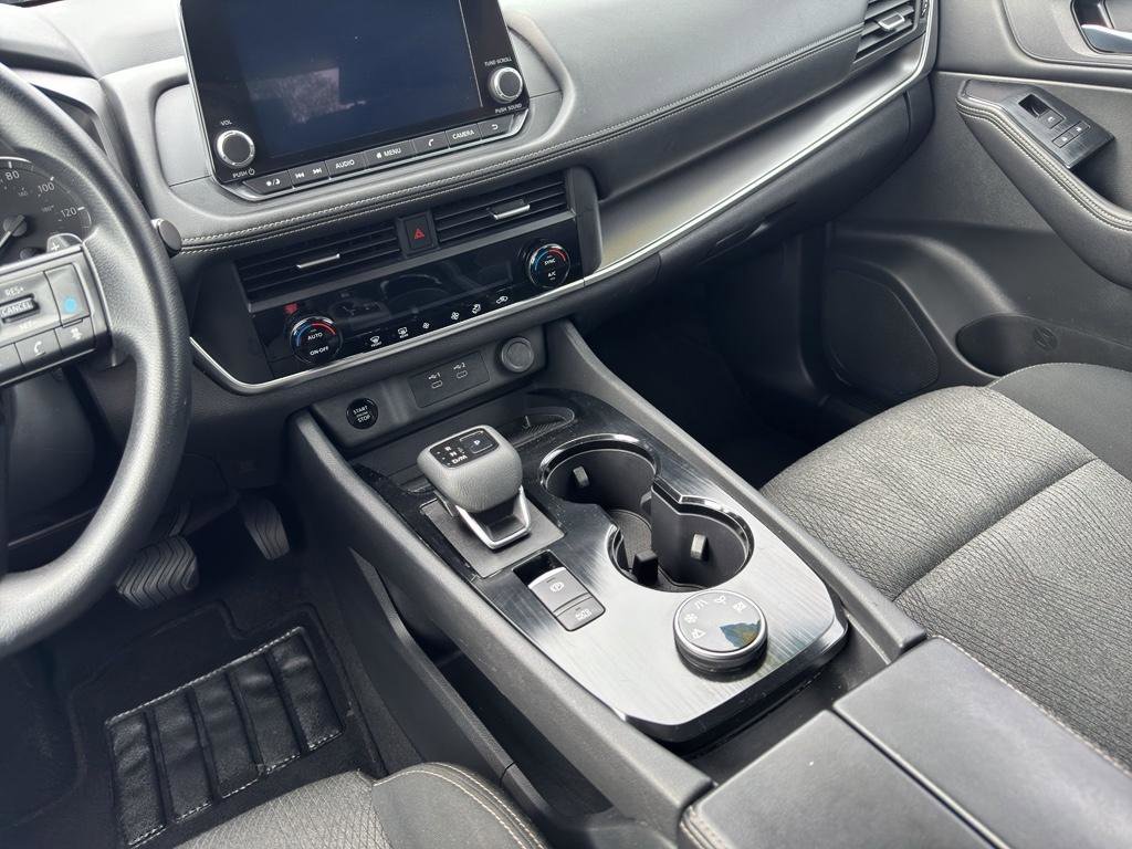 Used 2024 Nissan Rogue SV image 10