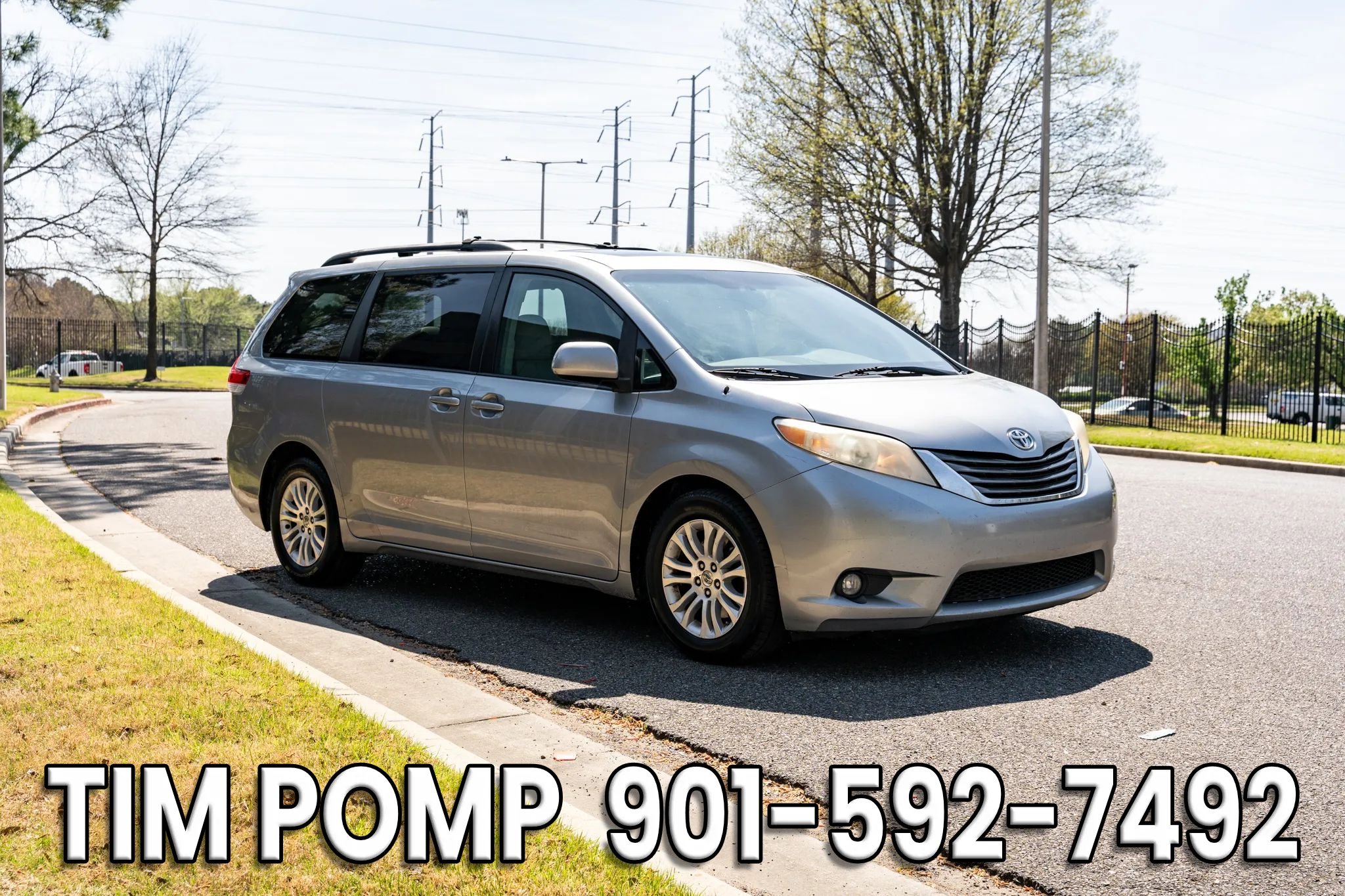 Used 2011 Toyota Sienna XLE w/ Entertainment Pkg FWD image 4
