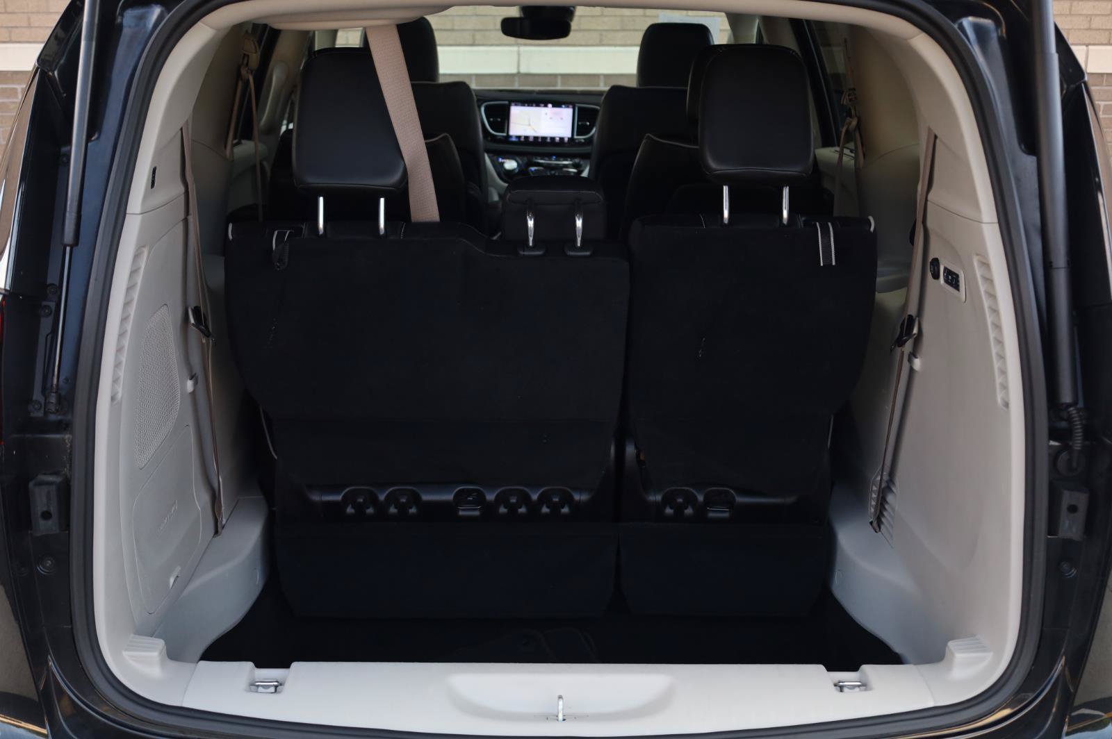 Used 2022 Chrysler Pacifica Limited FWD image 10
